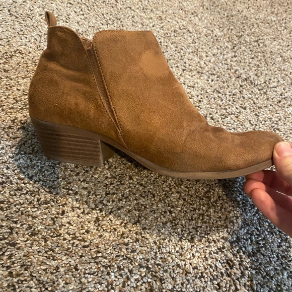 Boots - Picture 3 of 4